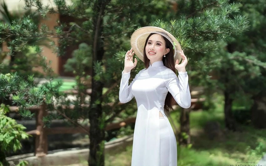Background áo dài phong cảnh dịu dàng và thơ mộng