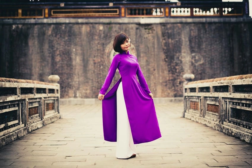 Background áo dài Tết rực rỡ sắc màu mùa xuân