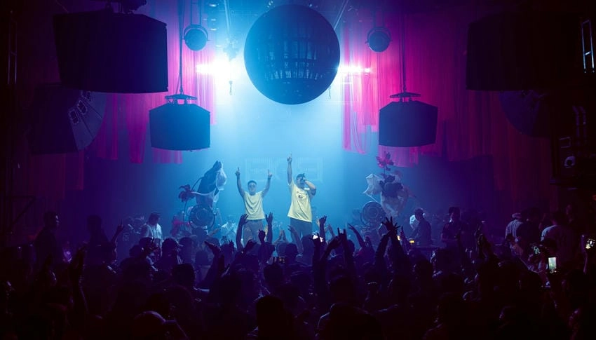 Background bar sáng tạo phù hợp nhiều chủ đề