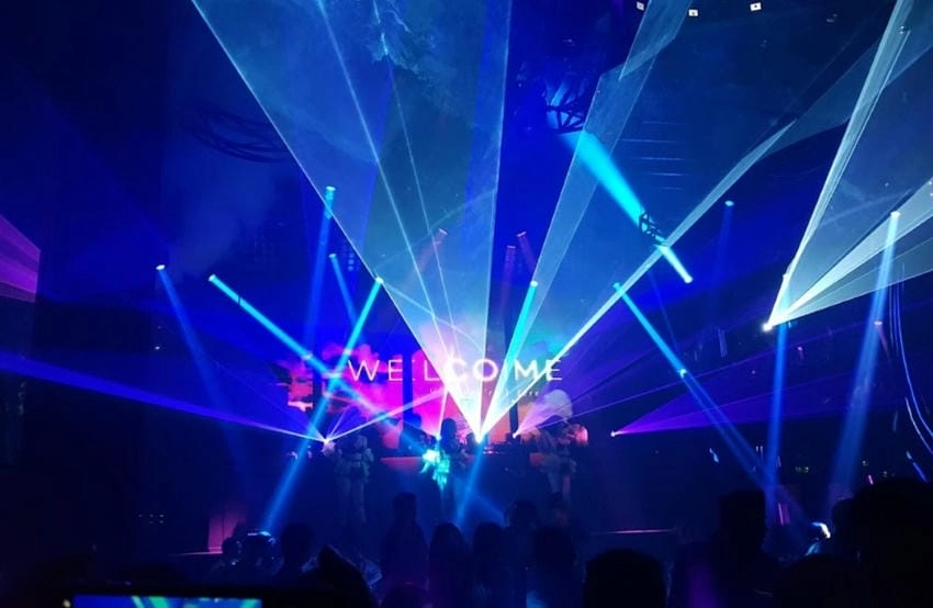 Background bar tạo không gian cuốn hút đầy phong cách