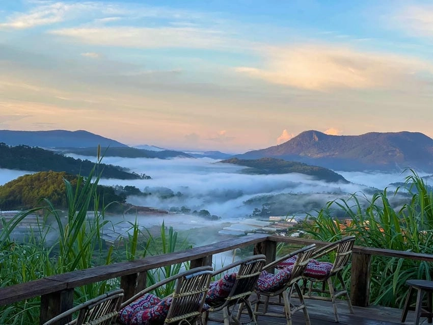 Background đà lạt đẹp mộng mơ giữa núi rừng xanh