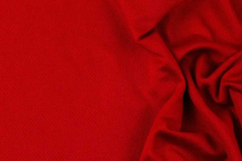 Mang hơi thở truyền thống qua background đỏ đô tết rực rỡ may mắn