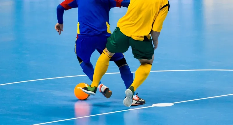Slide thuyết trình đẹp với background futsal powerpoint