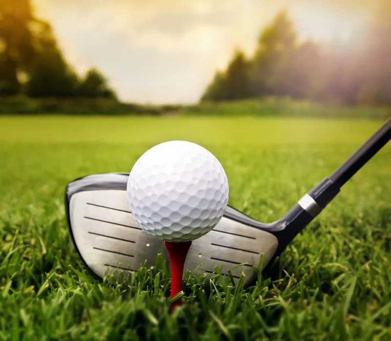 Khám phá background golf bóng golf đầy năng động và tinh tế