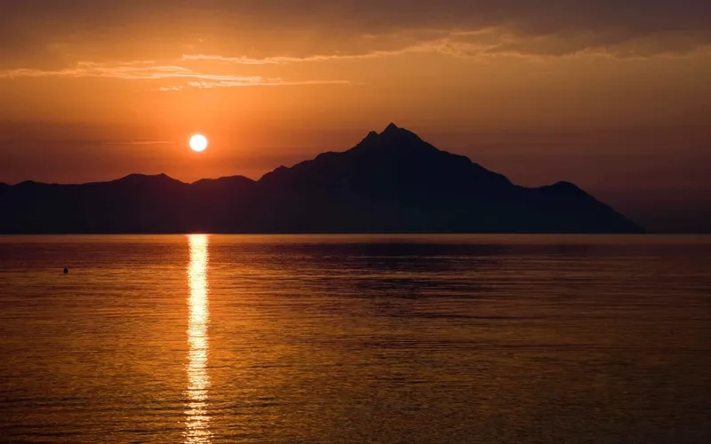 Khám phá vẻ đẹp background hoàng hôn tối giản tinh tế và hiện đại