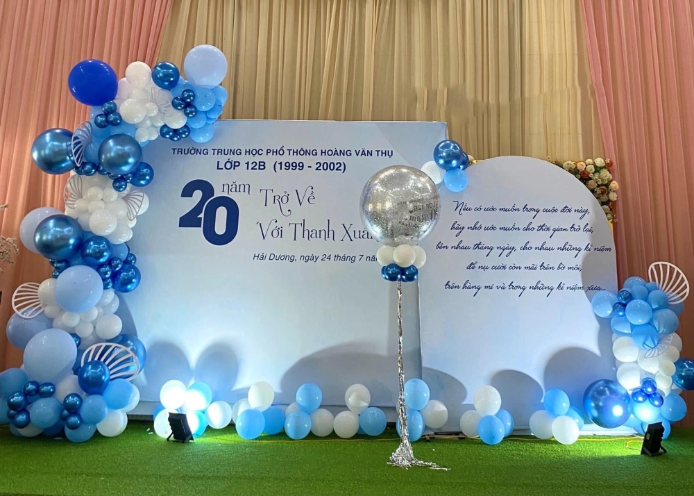 Background họp lớp kỷ niệm lưu giữ tháng năm rực rỡ