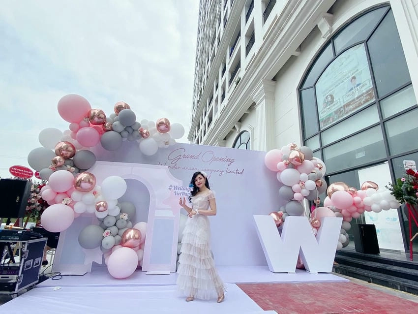 Background khai trương spa đơn giản nhưng vẫn sang trọng