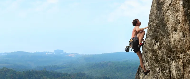 Cảm nhận không khí trong lành từ background leo núi thiên nhiên