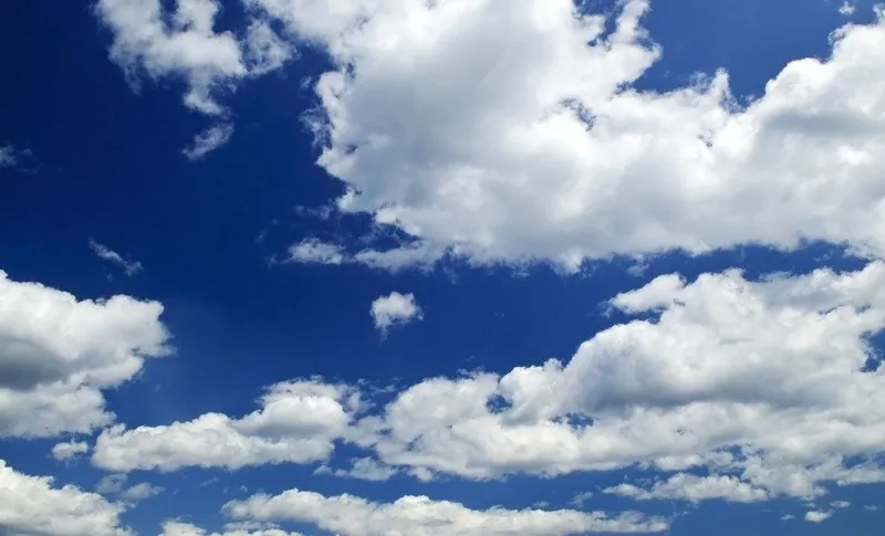 Đậm phong cách Nhật Bản cùng background mây trời anime sống động