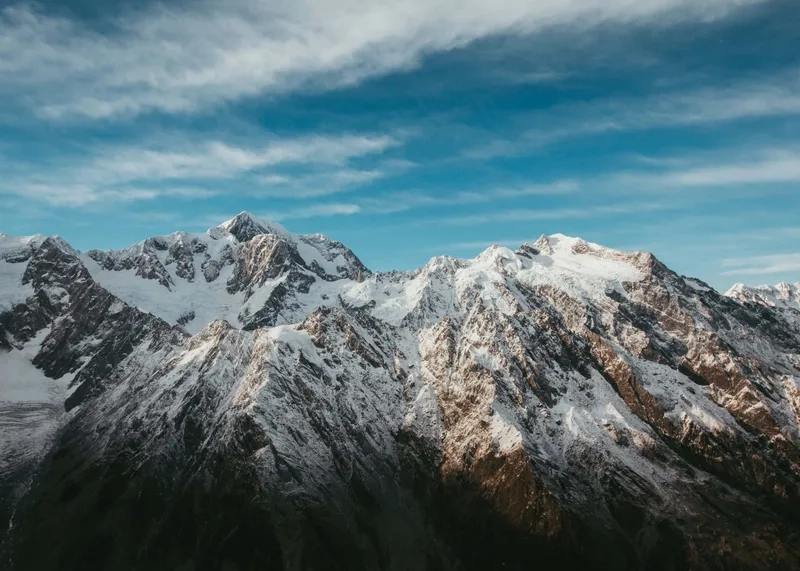 Nâng tầm giao diện với background núi website đầy ấn tượng