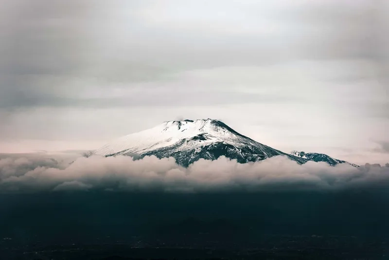 Làm mới màn hình cùng background núi điện thoại tuyệt đẹp