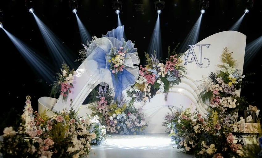 Background tiệc cưới lãng mạn tạo không gian mơ mộng