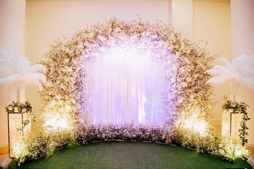 Background tiệc cưới đơn giản nhưng tinh tế