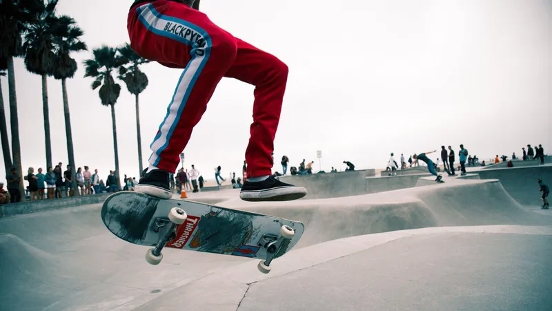 Thể hiện cá tính mạnh mẽ với background trượt ván phong cách đô thị