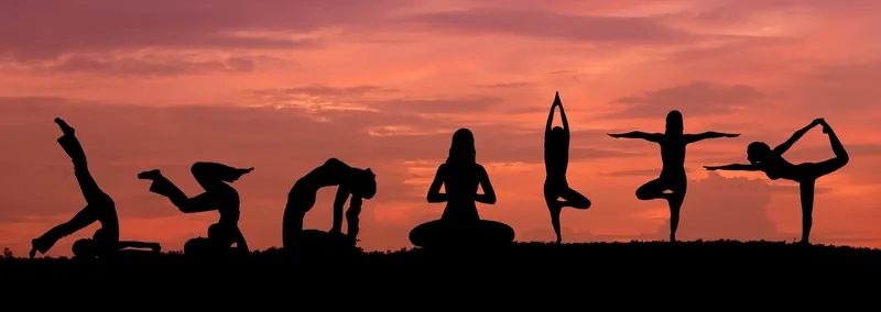 Cảm nhận không gian mở với background yoga phối cảnh ngoài trời đầy sức sống