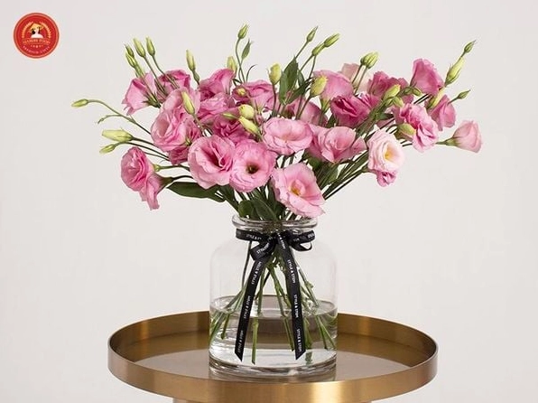 Bình hoa cát tường màu hồng cắm tự do chưng bàn làm việc thu hút may mắn