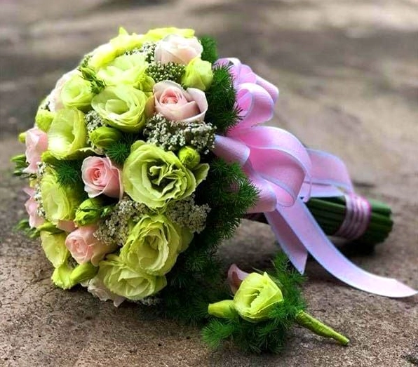 Bó hoa cưới cát tường xanh mang ý nghĩa tình yêu vĩnh cửu, mong muốn gắn kết trọn đời