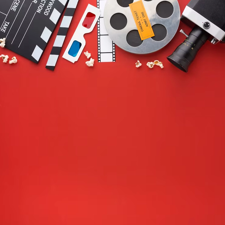 Các đạo cụ điện ảnh xếp trên nền đỏ có khoảng trống