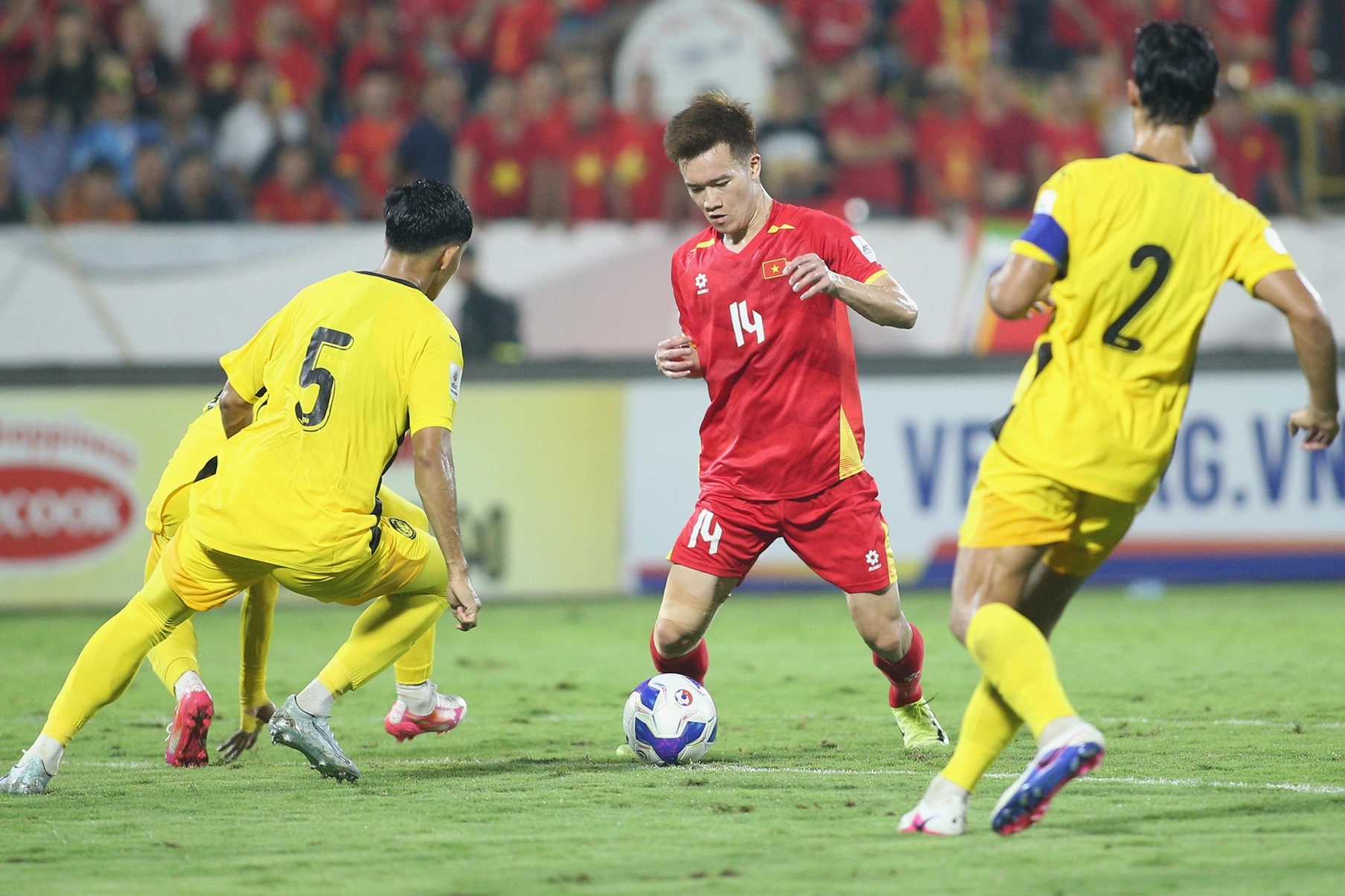 Cầu thủ Hoàng Đức phải nghỉ thi đấu 2 đến 3 tuần do chấn thương sau trận thắng Malaysia