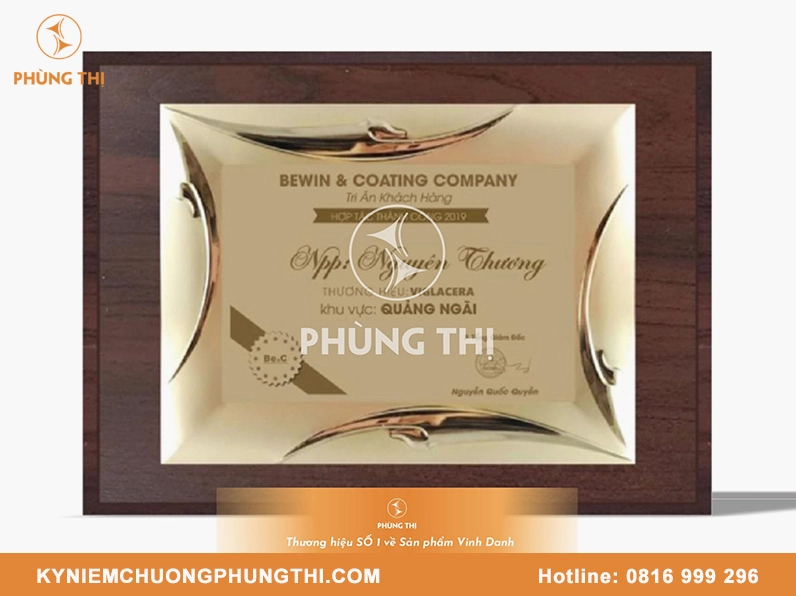 Hình ảnh bảng vinh danh kết hợp cùng background sự kiện chuyên nghiệp