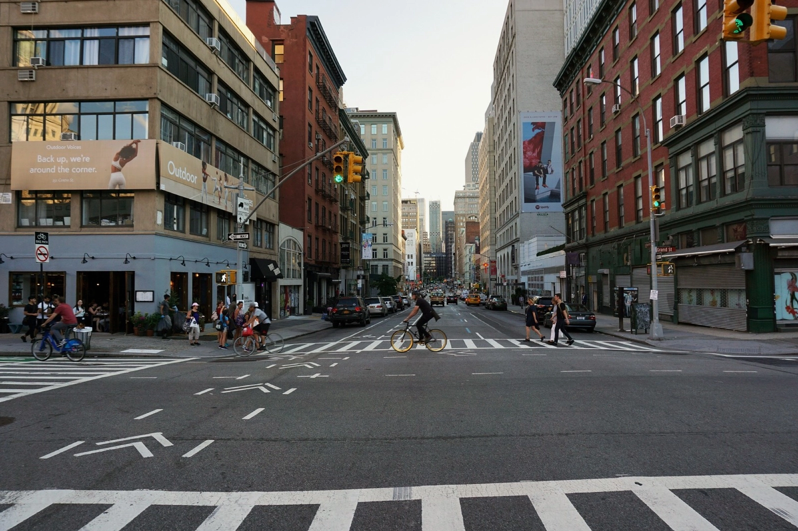 Hình nền đường phố phối cảnh thẳng tắp cho ghép chân dung street style