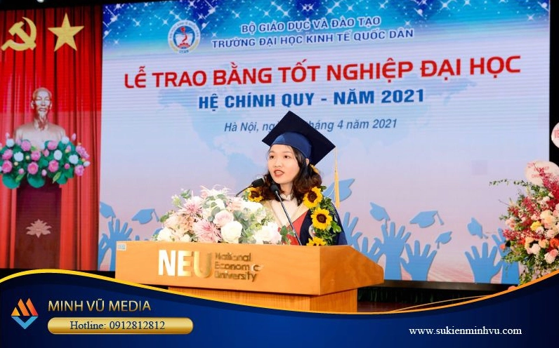 Lựa chọn màu sắc và bổ sung logo cho backdrop lễ tốt nghiệp