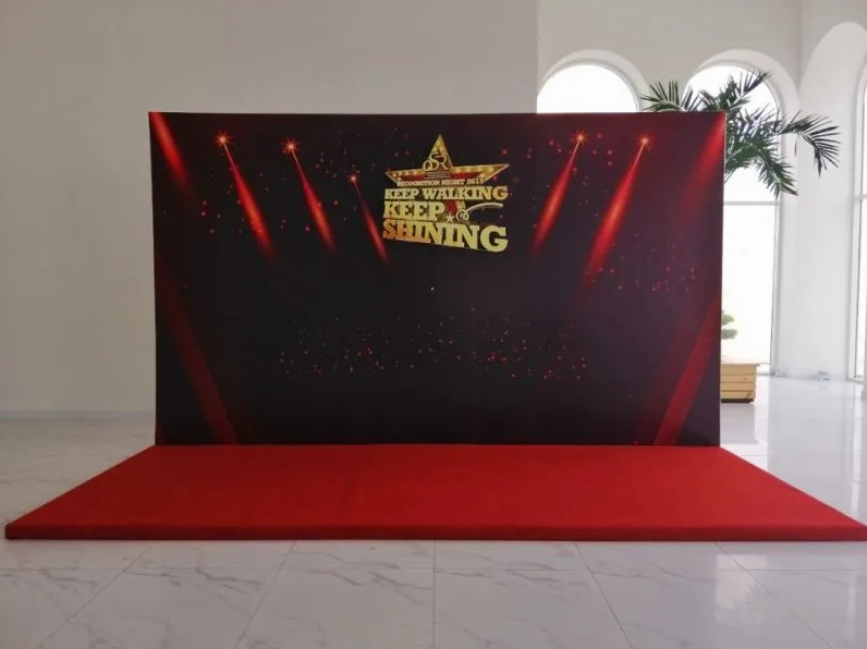 Mẫu in phông nền sự kiện chuyên nghiệp và đẹp mắt