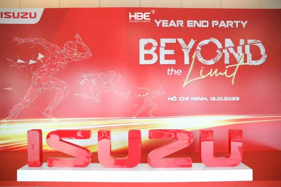 Mẫu phông sân khấu tiệc cuối năm tông màu ấm áp