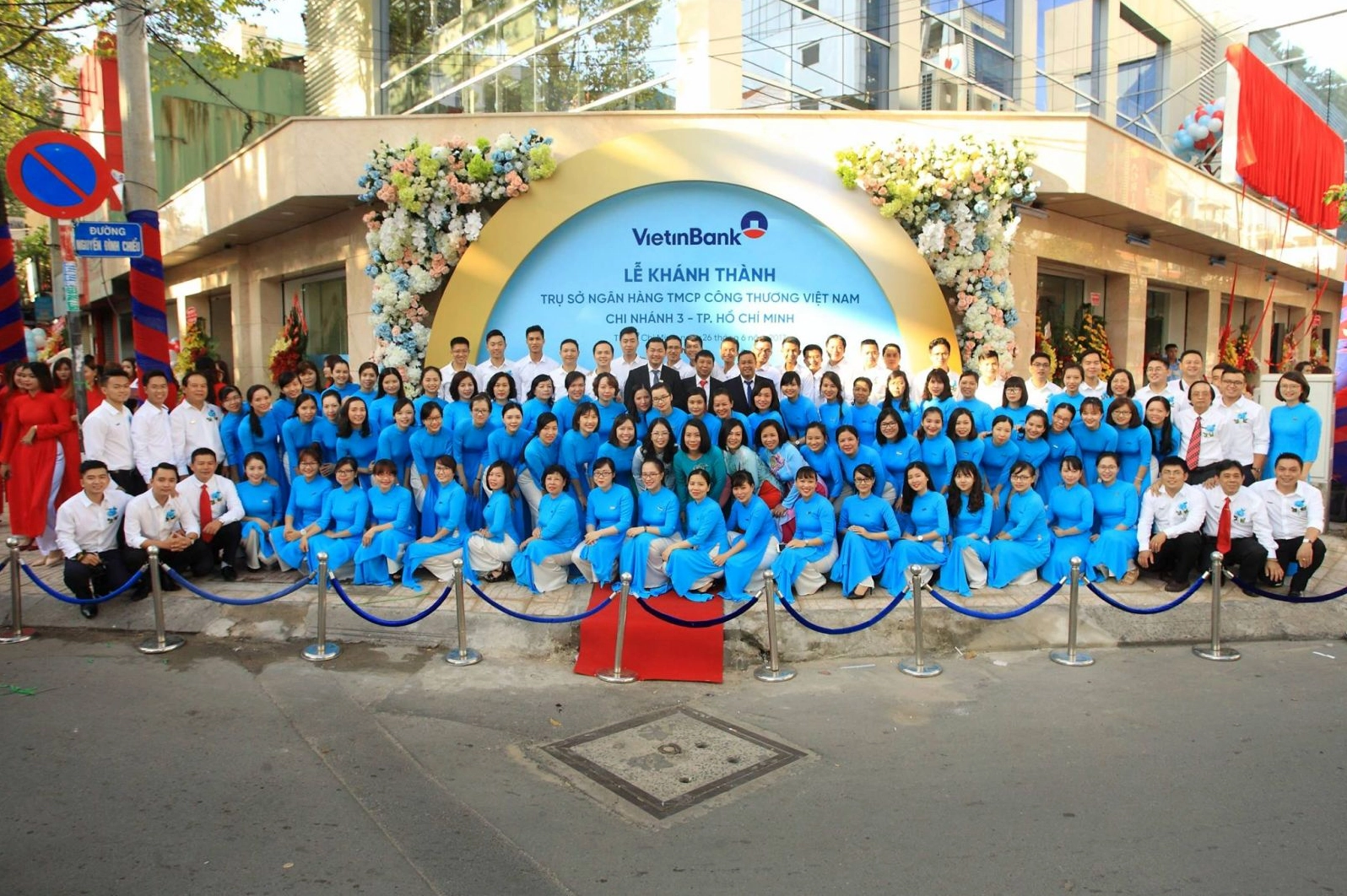 Phông nền chụp ảnh check in được thiết kế vô cùng sáng tạo