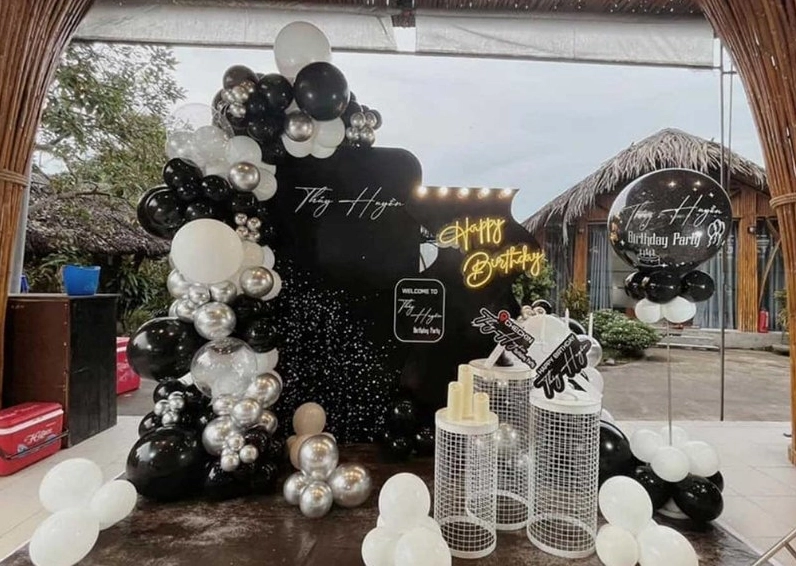 Phông nền sinh nhật màu đen huyền bí