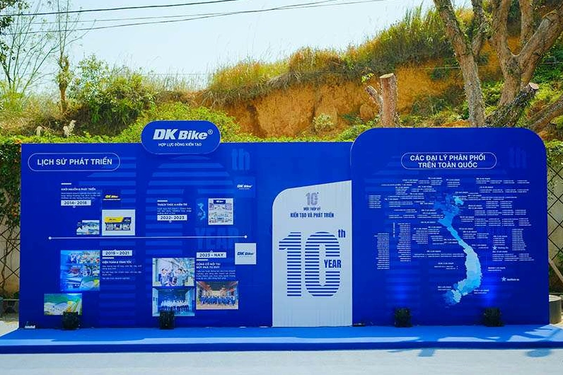 Thiết kế backdrop hội nghị Foamboard khách hàng DK Bike độc đáo