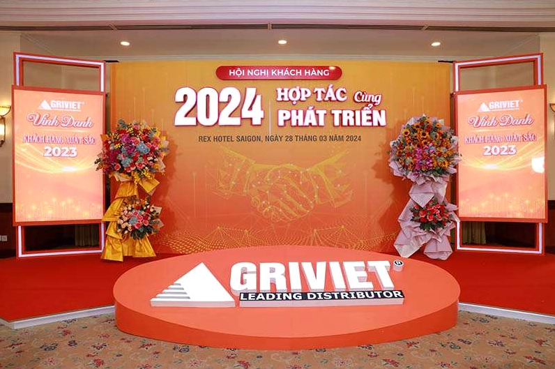 Thiết kế backdrop hội nghị khách hàng 2024 của Griviet hiện đại