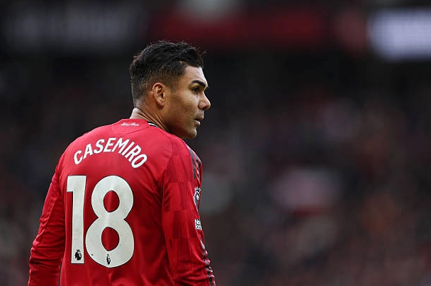 Tiền vệ Casemiro thi đấu trong màu áo Manchester United trước khi chia tay đội bóng