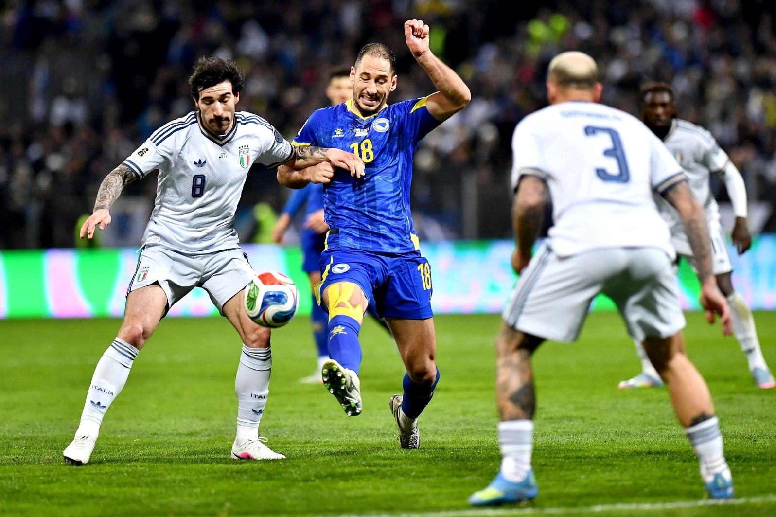 Tin tức chuyển nhượng liên quan đến MU chốt Tonali và Napoli ký hợp đồng với Salah