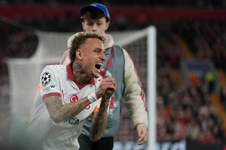 Tình huống tranh chấp quyết liệt trong trận đấu đỉnh cao tại châu Âu