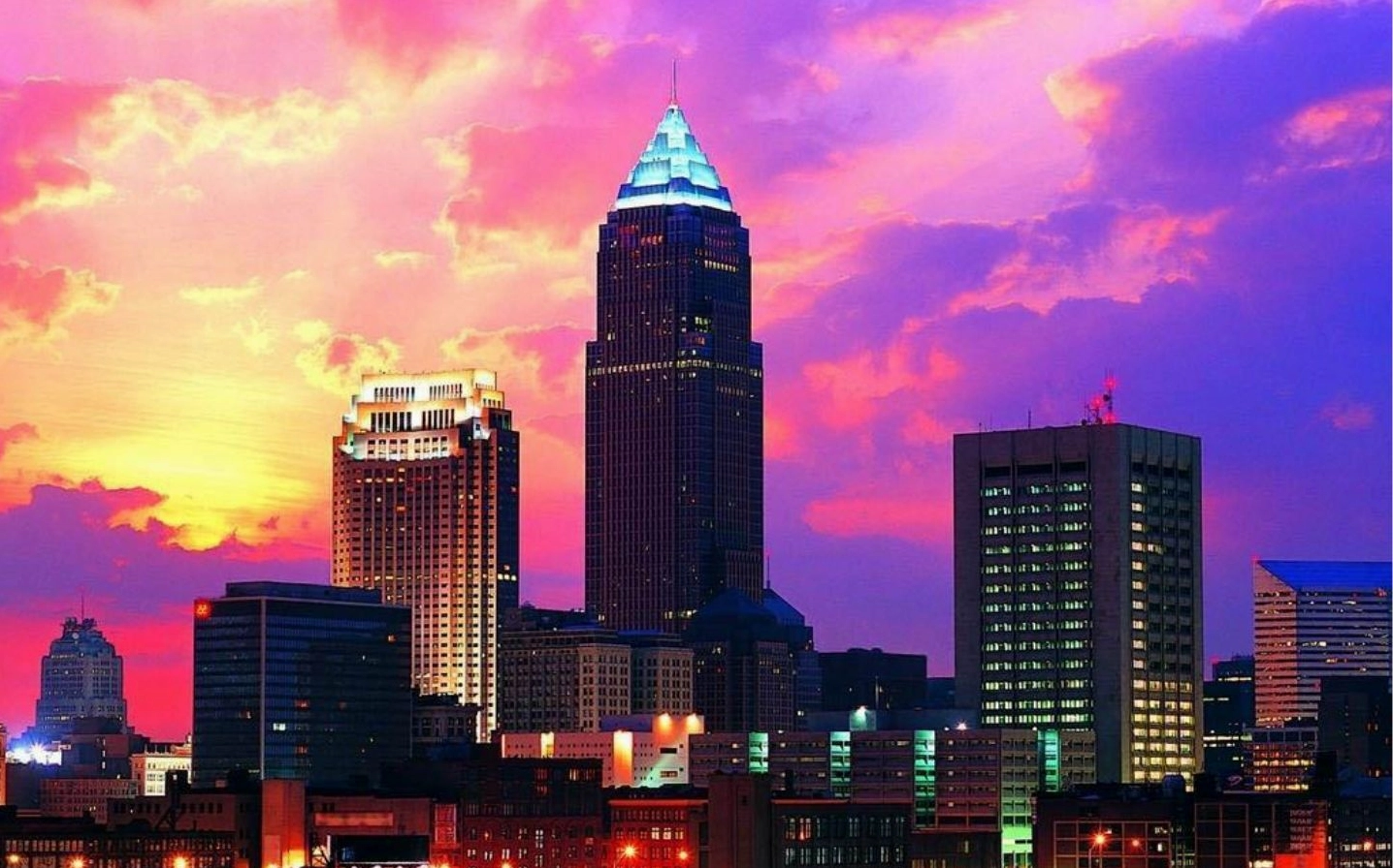 Tòa nhà cao tầng dưới mây hồng