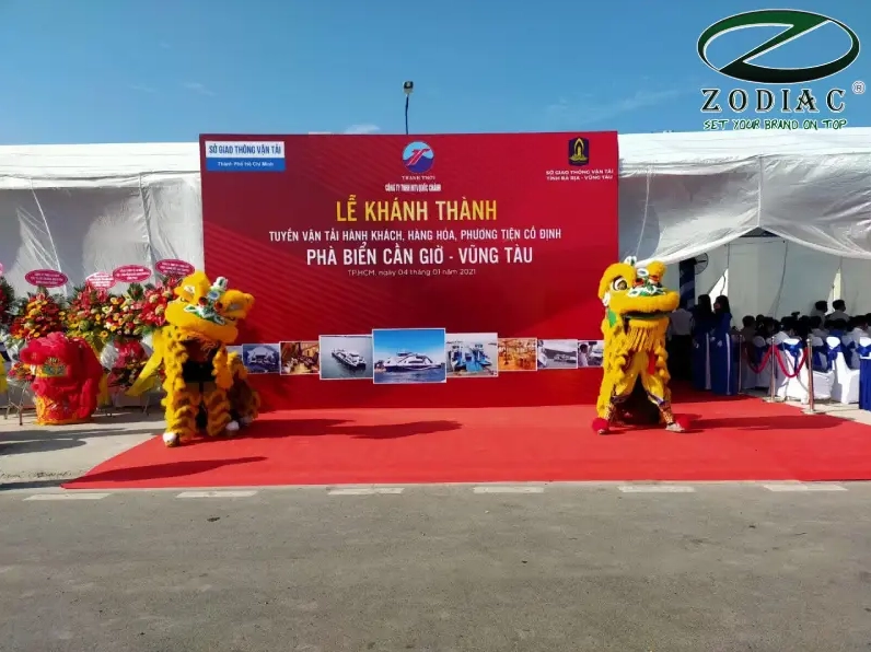 Tổng hợp các mẫu phông nền sự kiện màu đỏ đầy ấn tượng