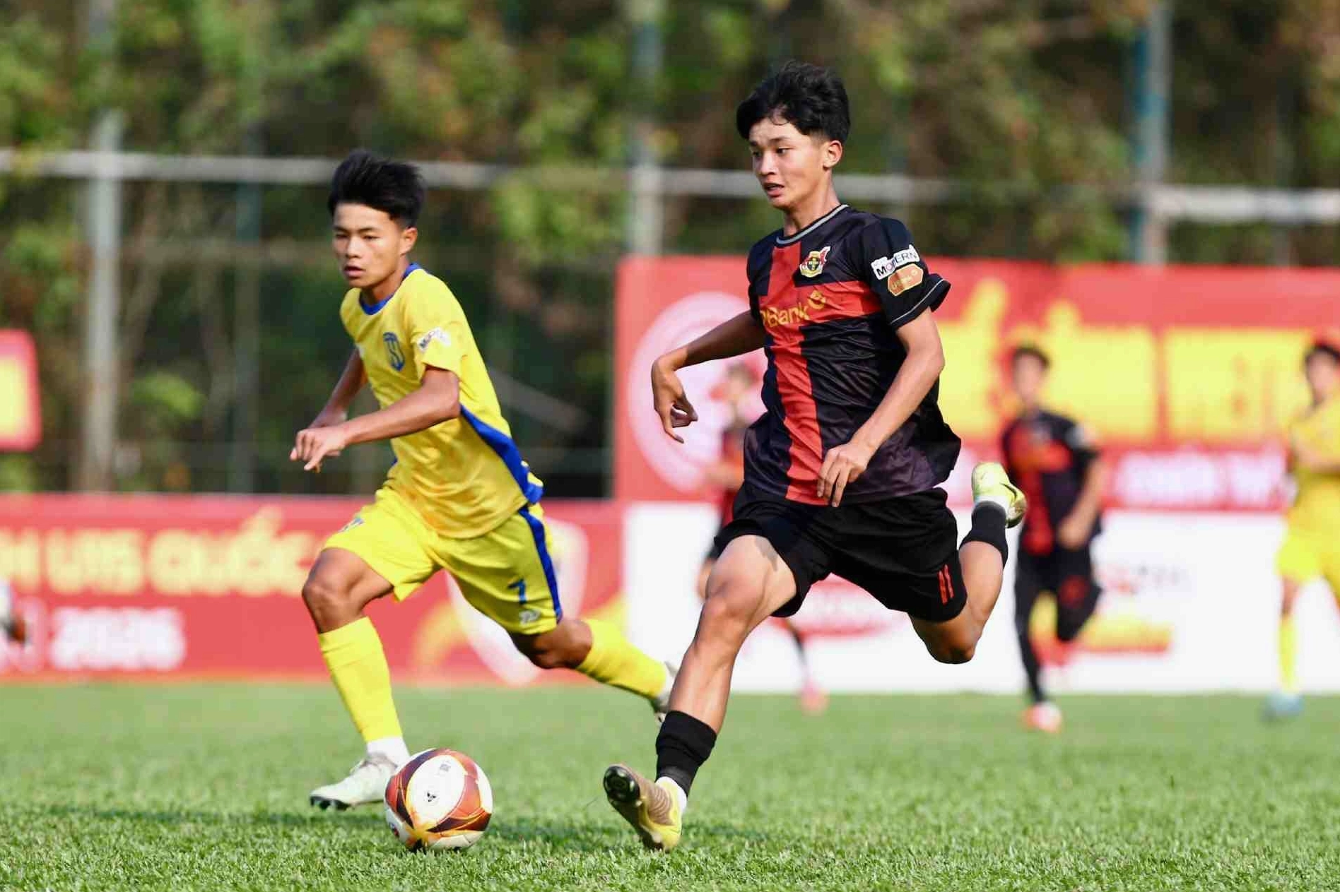 Trận đấu giữa SLNA và Tây Ninh tại vòng chung kết U15 quốc gia