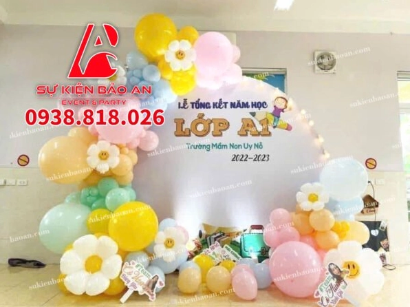 Trang trí backdrop lễ tổng kết năm học đẹp mắt