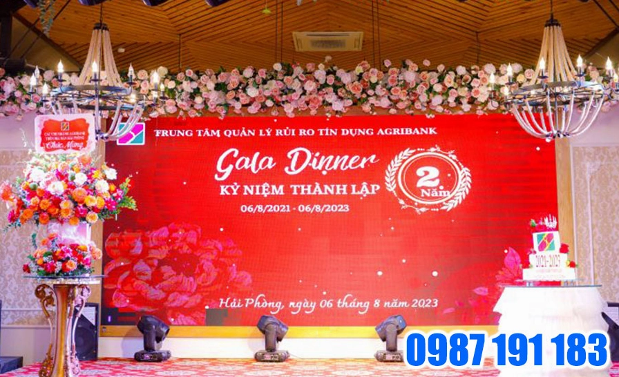 Trên mẫu backdrop sẽ có thông tin cơ bản về chương trình