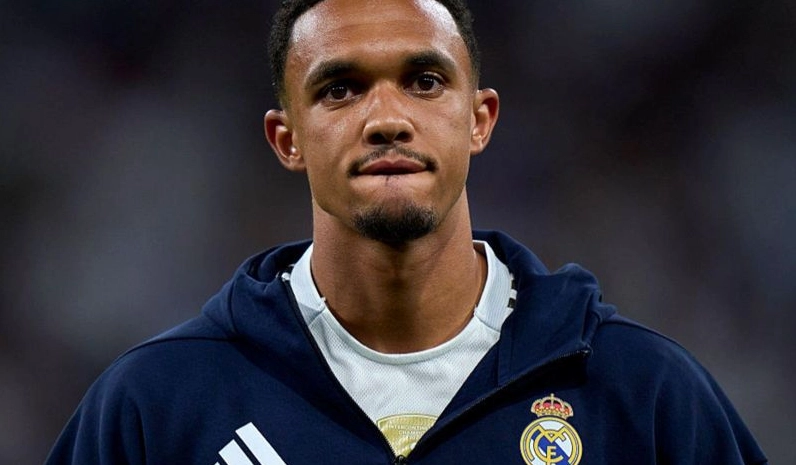 Alexander-Arnold hỗ trợ tấn công