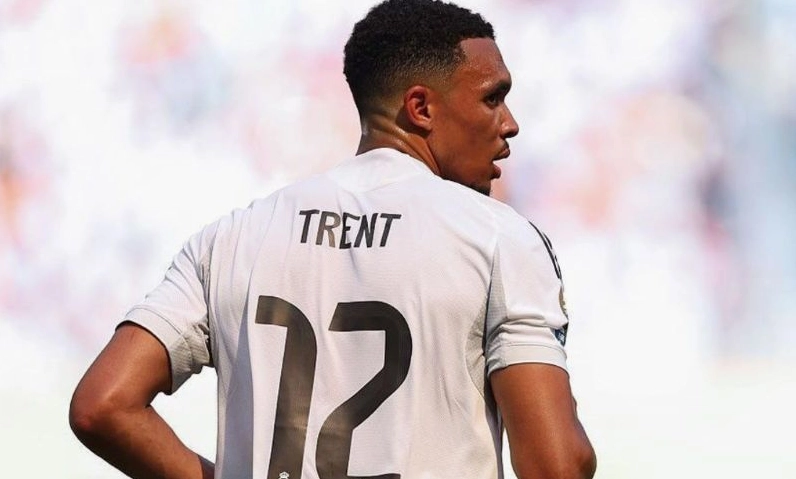 Trent trong vai trò điều tiết bóng