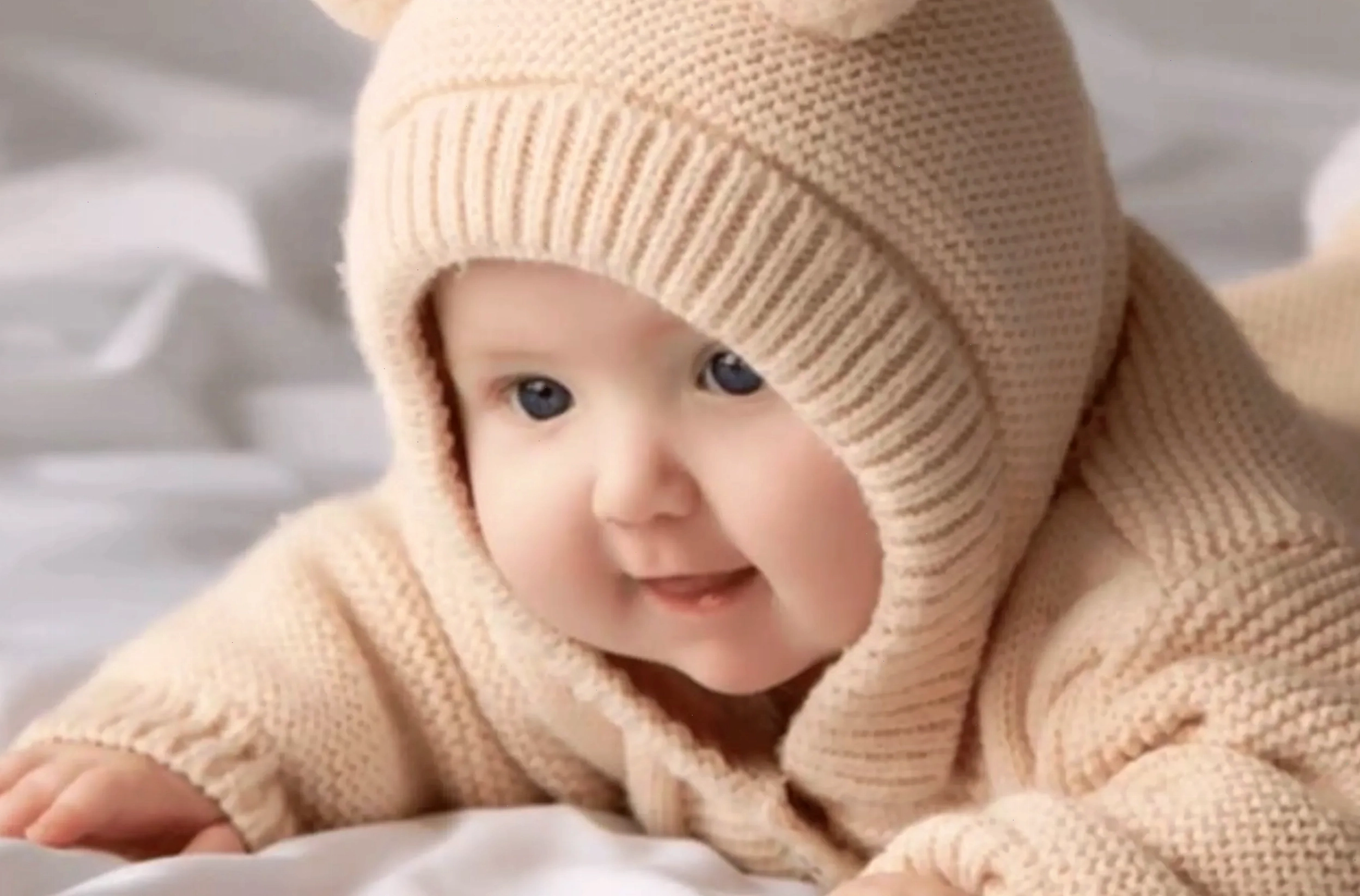 Ảnh em bé dễ thương làm hình nền Zalo