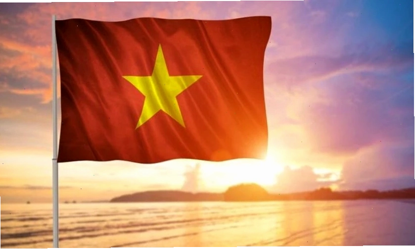 Ảnh nền lá cờ Việt Nam bay giữa trời