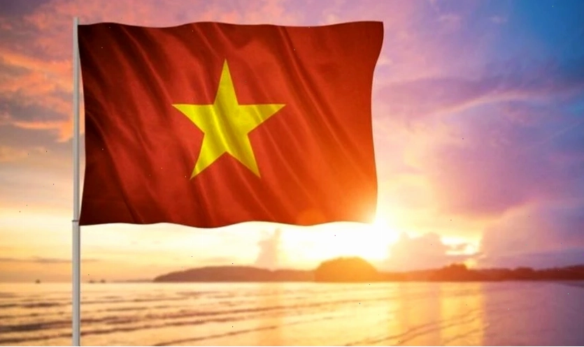 Ảnh nền lá cờ Việt Nam bay giữa trời