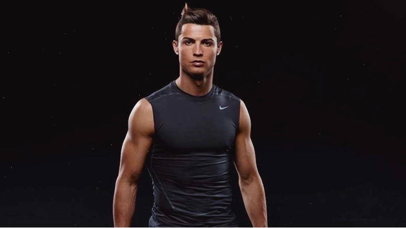 Ảnh Ronaldo đẹp trai lịch lãm trong khoảnh khắc ăn mừng