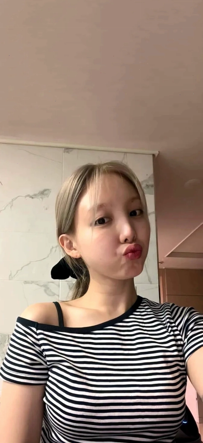Ảnh selfie Nayeon TWICE thể hiện sự tự tin