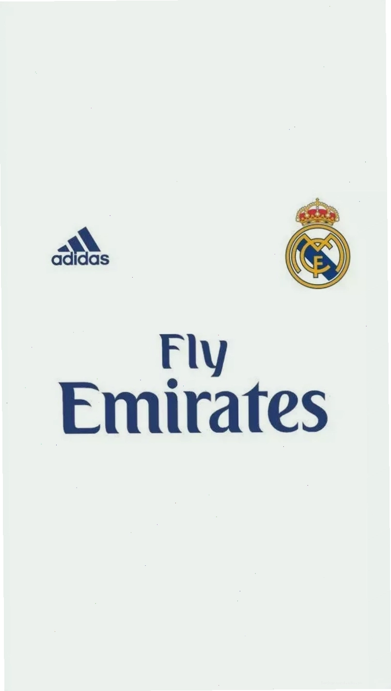Cầu thủ Real Madrid đang ăn mừng bàn thắng với biểu cảm phấn khích