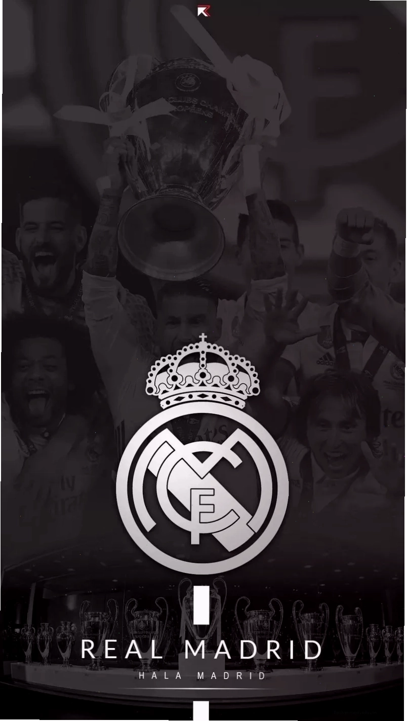 Đội hình Real Madrid chụp ảnh trước trận đấu trên sân Bernabéu