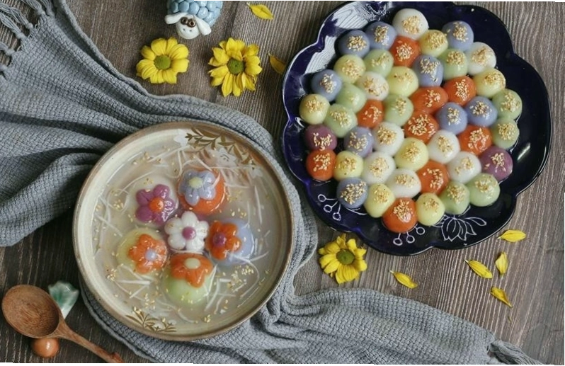 Hình nền thư giãn ẩm thực với đĩa trái cây tươi mát